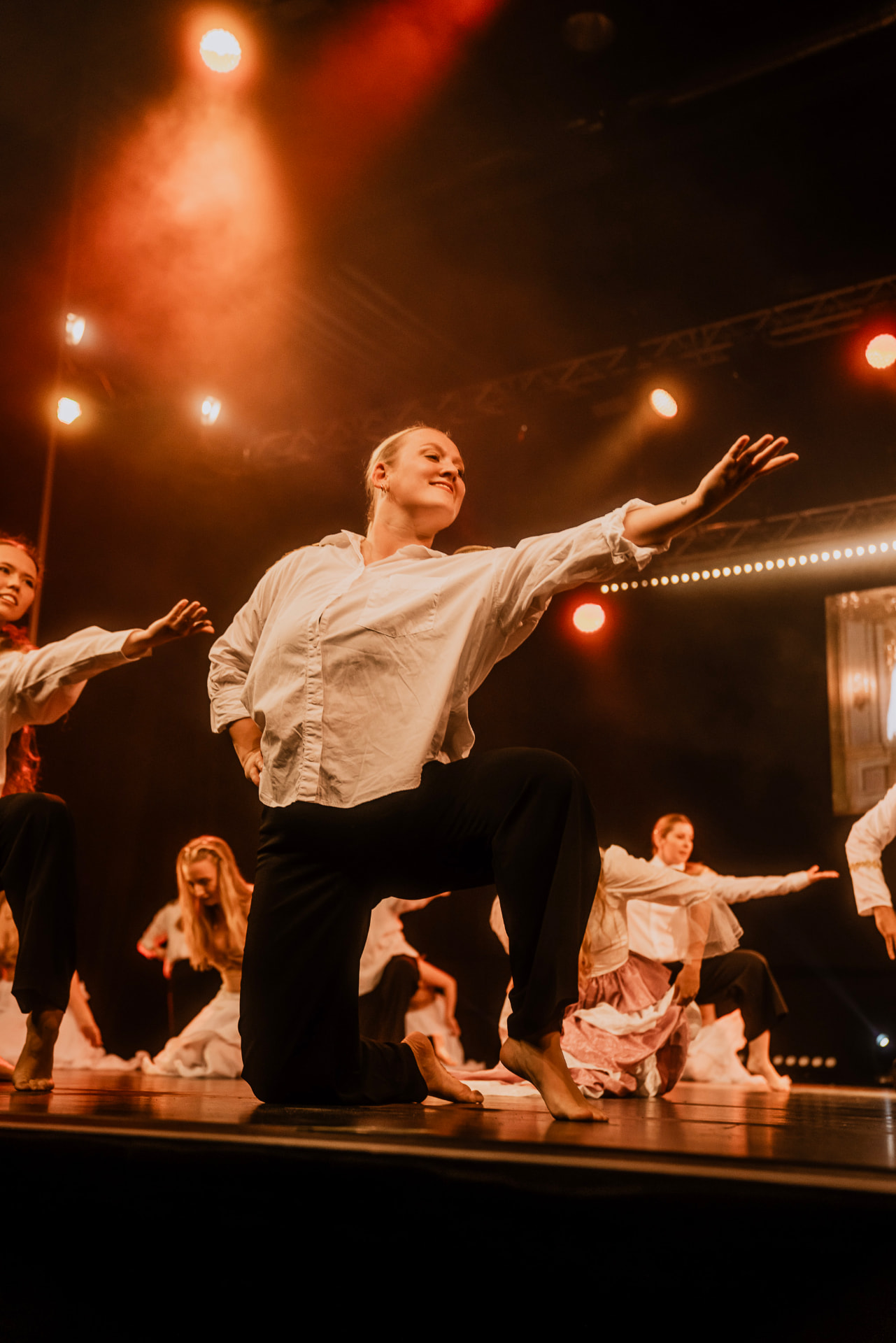 Tänzerin in einer ausdrucksstarken Choreografie