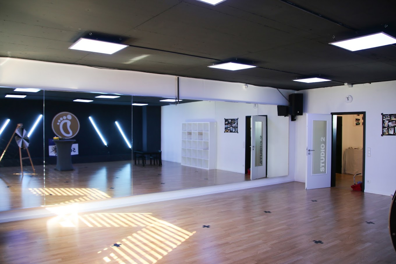 Studio 2 – Saal mit Ballettstange und Spiegelwand